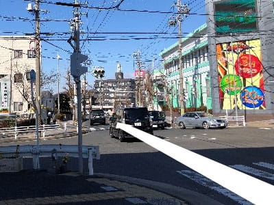 『天白消防署前』の交差点をそのまま北へ直進（原駅方面）してください。