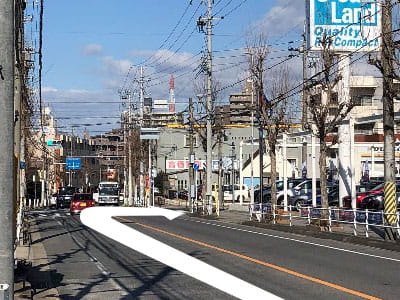 『原』の交差点（右手にU-car Land）を右折してください。